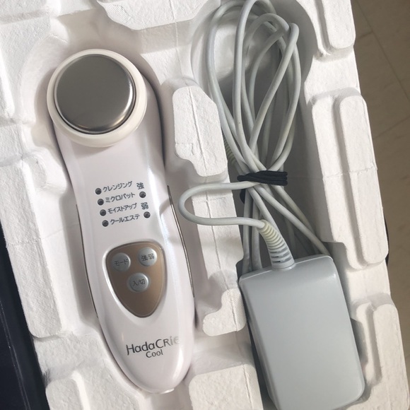 HitaChi HadaCrie cool CM-N1000 facial massager - Picture 2 of 3